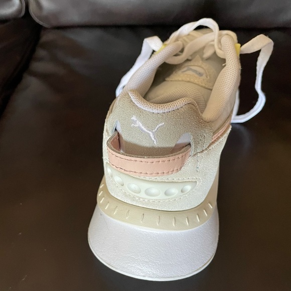 Puma Women Sneakers - Picture 4 of 7